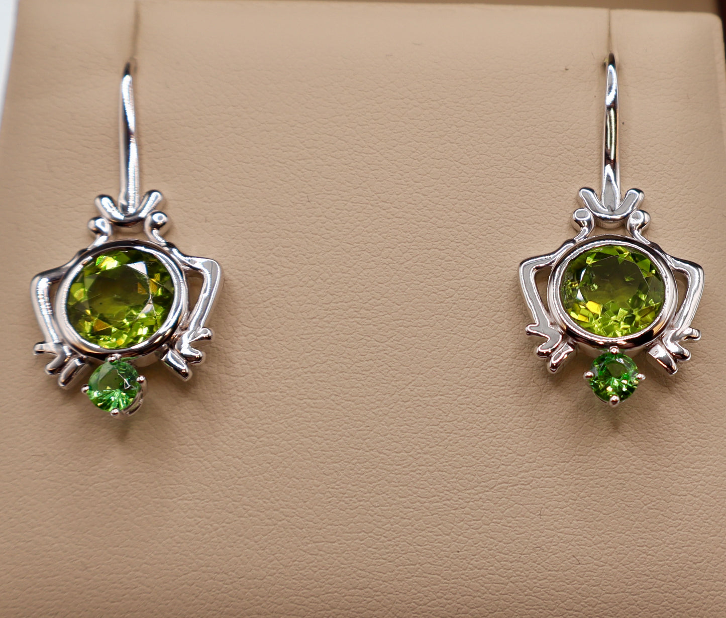 St. Patrick’s Day Elegance: Art Deco Peridot & Tsavorite Earrings ✨🌿
