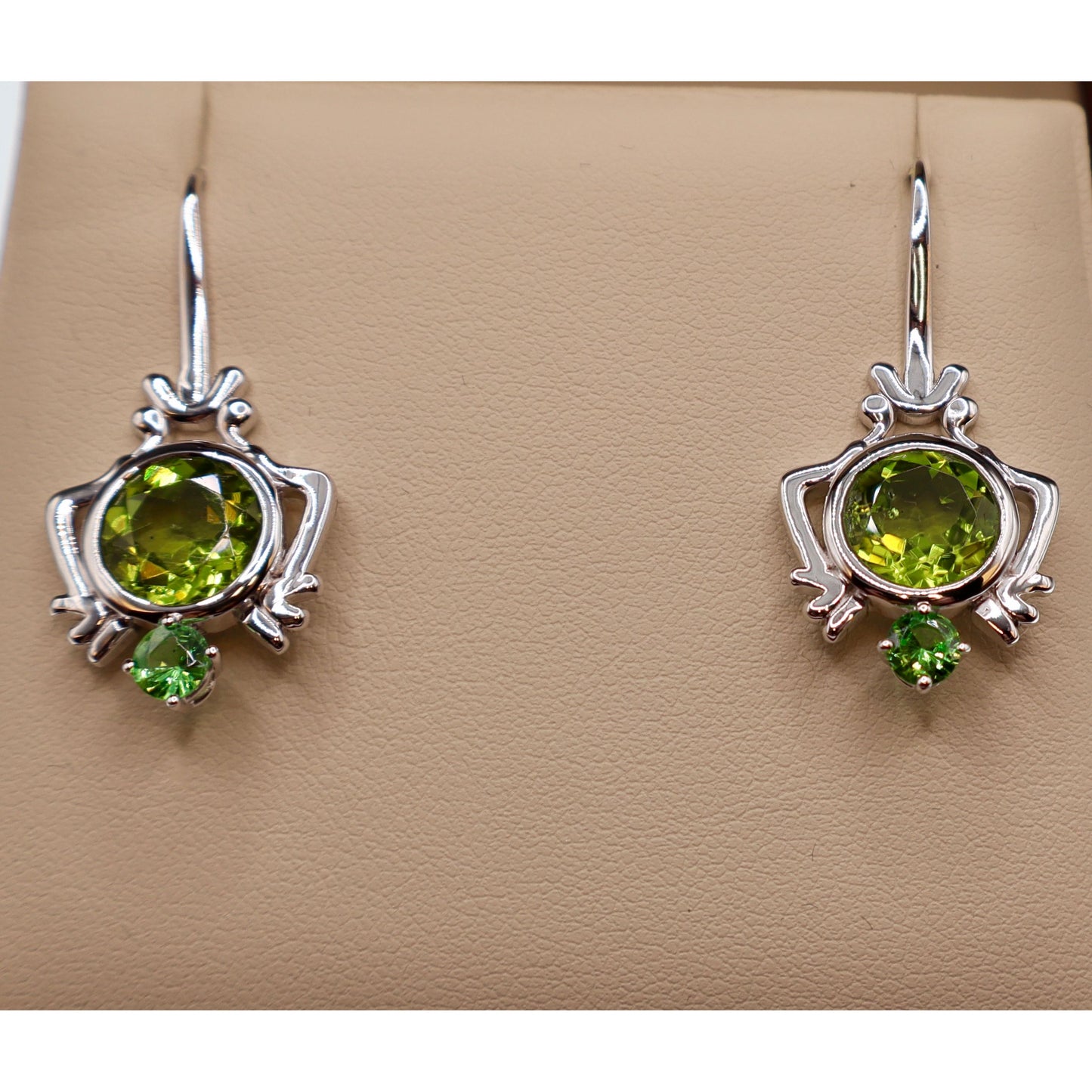 St. Patrick’s Day Elegance: Art Deco Peridot & Tsavorite Earrings ✨🌿