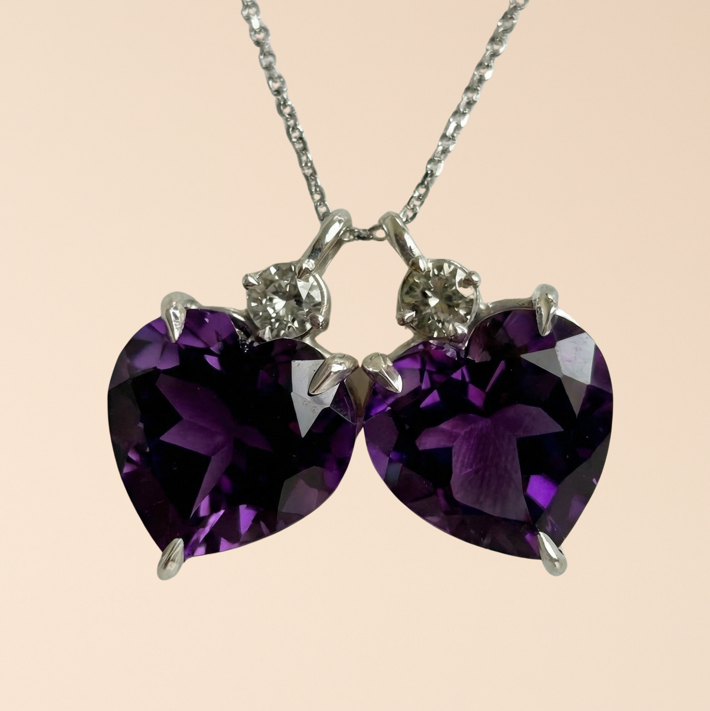 Private Auftrag — Zweiherziger Amethyst- & Saphir-Anhänger