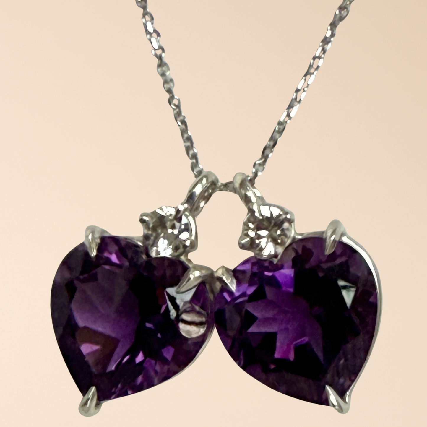 Private Auftrag — Zweiherziger Amethyst- & Saphir-Anhänger